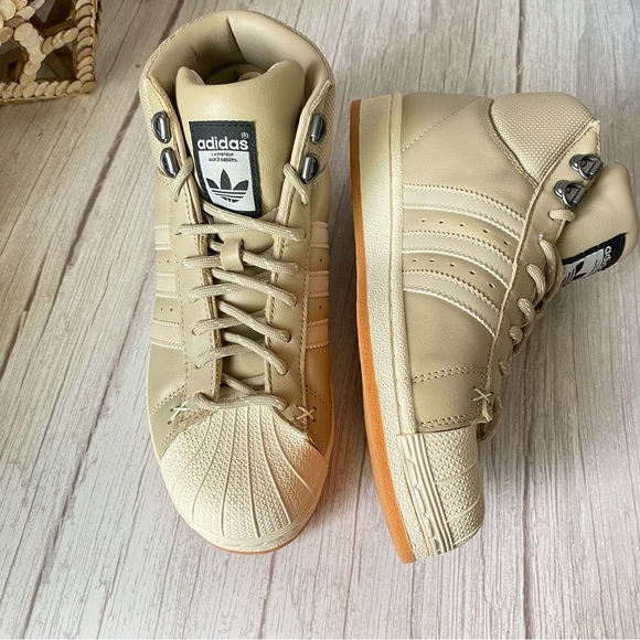 ADIDAS - PRO MODEL SHELL TOES BEIGE SNEAKERS - Picture 2 of 9